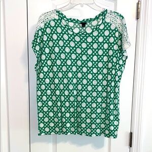 Ann Taylor women’s size large green top with lace detail at shoulders. Linen